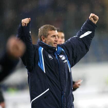 Trainer Thomas von Heesen (Bielefeld) - Schlussjubel Fußball 1. BL Herren Saison 2006 2007, Arminia Bielefeld Einzelbild Bielefeld Freude, Fußball 1. BL Herren Saison 2006 2007, Arminia Bielefeld Einzelbild Bielefeld Freude,