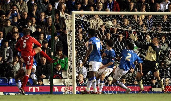 Daniel Agger (Liverpool) erzielt das 0:1 - Fußball Herren Carling Cup 2006 2007, Englischer Pokal, Pokalspiel, League Cup, Birmingham City - Liverpool FC 0:1 Gruppe Birmingham Dynamik, Fußball Herren Carling Cup 2006 2007, Englischer Pokal, Pokalspiel, League Cup, Birmingham City - Liverpool FC 0:1 Gruppe Birmingham Dynamik,