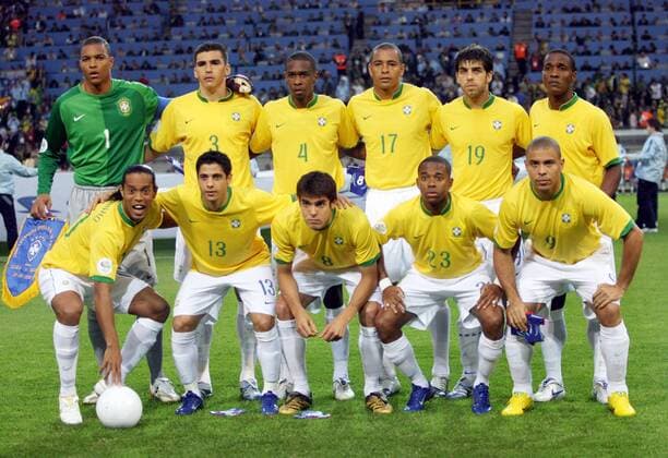 Mannschaftsfoto Brasilien, hi.v.li.: Torwart Dida, Lucio, Juan, Gilberto Silva, Juninho, Gilberto; vorn Ronaldinho, Cicinho, Kaka, Robinho und Ronaldo Fußball WM Herren WM 2006, Länderspiel, Nationalteam, Nationaltrikot, Gruppe G Totale Dortmund Fußball WM Herren WM 2006, Länderspiel, Nationalteam, Nationaltrikot, Gruppe G Totale Dortmund