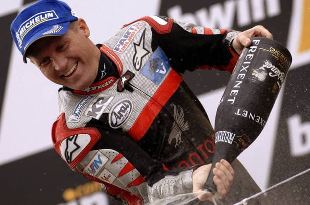 Kenny Roberts (USA Suzuki) bei der Sektdusche - Motorsport WM Herren Weltmeisterschaft 2006, Motorrad, Motorradrennen, Motorradrennsport, Motorradsport Einzelbild Estoril Freude, Motorsport WM Herren Weltmeisterschaft 2006, Motorrad, Motorradrennen, Motorradrennsport, Motorradsport Einzelbild Estoril Freude,