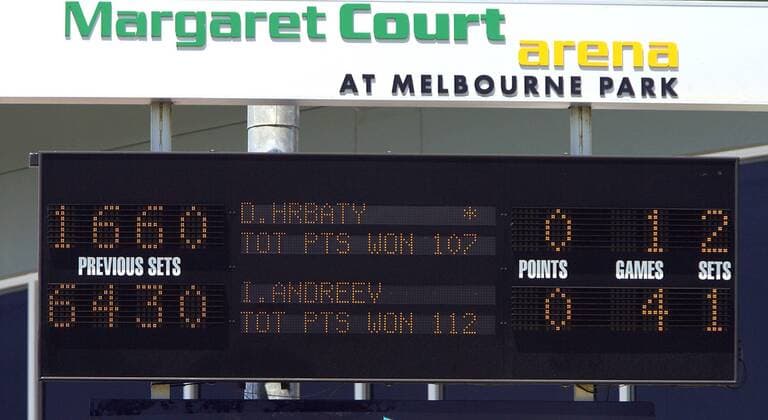 Beim Match zwischen Igor Andreev (Rußland) und Dominik Hrbaty (Slowakei) in der Margaret Court Arena deutet vieles auf einen fünften Satz hin Tennis Herren Australian Open 2006, Grand Slam, ATP Tour, total points won, tot pts Totale Margaret Court Arena Melbourne Tennis Herren Australian Open 2006, Grand Slam, ATP Tour, total points won, tot pts Totale Margaret Court Arena Melbourne