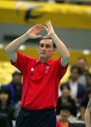 Nationaltrainer Giovanni Caprara (Rußland) winkt ab -  Volleyball WM Damen Weltmeisterschaft 2006, Länderspiel, Nationalteam Einzelbild Osaka Volleyball WM Damen Weltmeisterschaft 2006, Länderspiel, Nationalteam Einzelbild Osaka