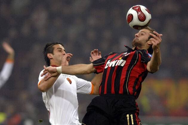 Alberto Gilardino (Milan, re.) gegen Cristian Chivu (Roma) -  Fußball Herren Serie A 2006 2007, 1. Italienische Liga, AC Mailand - AS Rom 1:2 Gruppe Mailand Dynamik, Fußball Herren Serie A 2006 2007, 1. Italienische Liga, AC Mailand - AS Rom 1:2 Gruppe Mailand Dynamik,