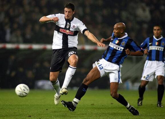 Igor Budan (FC Parma, li.) im Duell mit Olivier Dacourt (Inter) -  Fußball Herren Serie A 2006 2007, 1. Italienische Liga, FC Parma - FC Internazionale Mailand Gruppe Parma Fußball Herren Serie A 2006 2007, 1. Italienische Liga, FC Parma - FC Internazionale Mailand Gruppe Parma