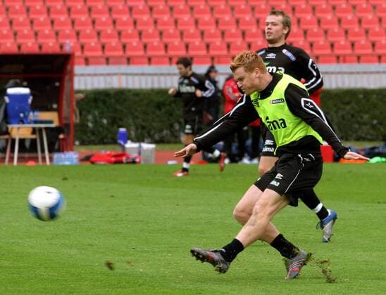John Arne Riise (Norwegen) am Ball -  Fußball Herren Nationalteam 2006, Training, Vdig Einzelbild Belgrad Dynamik, Fußball Herren Nationalteam 2006, Training, Vdig Einzelbild Belgrad Dynamik,