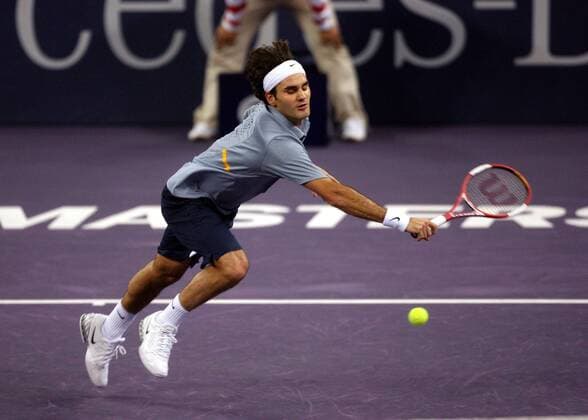 Roger Federer (Schweiz) macht sich lang Tennis WM Herren ATP Masters Cup 2006, Series, Tour, Finale, Endspiel, Einzelbild Shanghai Dynamik, Tennis WM Herren ATP Masters Cup 2006, Series, Tour, Finale, Endspiel, Einzelbild Shanghai Dynamik,