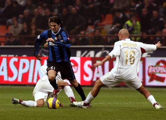 Santiago Solari (Inter, Mitte) gegen Daniele Amerini (Reggina, re.) -  Fußball Herren Serie A 2006 2007, 1. Italienische Liga, FC Internazionale Mailand - Reggina Calcio 1:0 Gruppe Mailand Fußball Herren Serie A 2006 2007, 1. Italienische Liga, FC Internazionale Mailand - Reggina Calcio 1:0 Gruppe Mailand