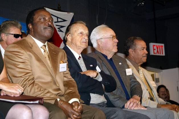 Ausstellungseröffnung Baseball As America 2002, v.li.: die Baseballlegenden Joe Morgan, Stan Musial, Duke Snider und Juan Marichal (alle USA) -  (NYP2002031255) Baseball Herren Baseball As America 2002, Museum, Museen, Ausstellung, MLB, Major League, Ausstellungseröffnung Gruppe New York, NY, N Y Baseball Herren Baseball As America 2002, Museum, Museen, Ausstellung, MLB, Major League, Ausstellungseröffnung Gruppe New York, NY, N Y
