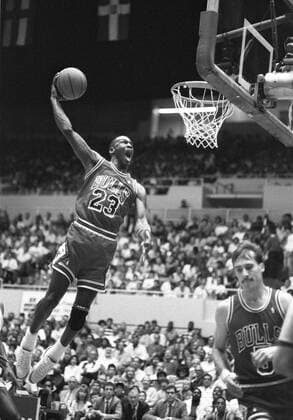 Michael Jordan (Chicago Bulls) - Dunking - (Icon5921820) Basketball Herren NBA 1988 1989 Gruppe Aufnahmedatum geschätzt Dynamik, Basketball Herren NBA 1988 1989 Gruppe Aufnahmedatum geschätzt Dynamik, EDITORIAL USE ONLY