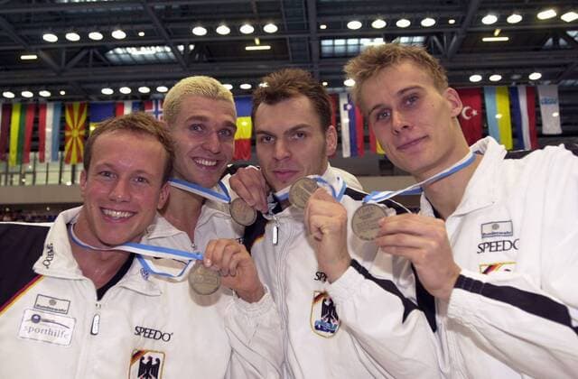 Vizeeuropameister Deutschland mit der 4x200m Freistilstaffel, v.li.: Lars Conrad, Stefan Herbst, Stefan Pohl und Moritz Zimmer Schwimmen EM Herren Europameisterschaft 2002, Siegerehrung, Podium, Podest, Gruppe Berlin Freude, Schwimmen EM Herren Europameisterschaft 2002, Siegerehrung, Podium, Podest, Gruppe Berlin Freude,