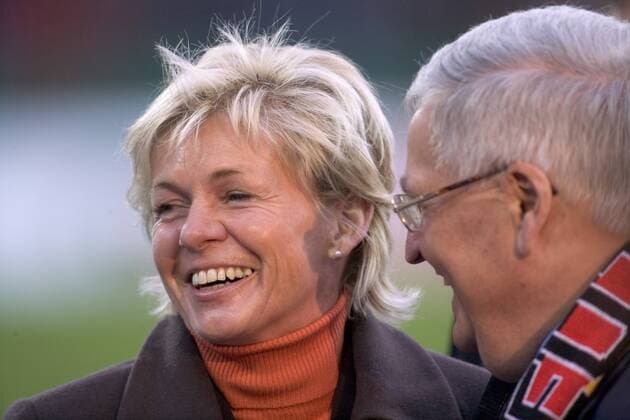 Bundestrainerin Silvia Neid (li.) und DFB Präsident Dr. Theo Zwanziger (beide Deutschland) gut gelaunt Fußball Länderspiel Damen Freundschaftsspiel 2006, Test, Testspiel, Nationalteam, Frauen, Frauenfußball Gruppe Karlsruhe Freude, Fußball Länderspiel Damen Freundschaftsspiel 2006, Test, Testspiel, Nationalteam, Frauen, Frauenfußball Gruppe Karlsruhe Freude,