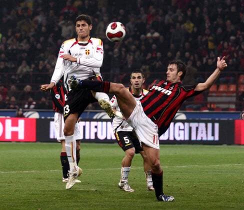 Alberto Gilardino (Milan, re.) gegen Angelo Rea (Messina, li.) -  Fußball Herren Serie A 2006 2007, 1. Italienische Liga, AC Mailand - FC Messina 1:0, Vdig Gruppe Mailand Fußball Herren Serie A 2006 2007, 1. Italienische Liga, AC Mailand - FC Messina 1:0, Vdig Gruppe Mailand
