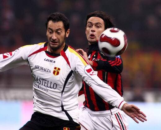 Mark Iuliano (Messina, li.) gegen Filippo Inzaghi (Milan) -  Fußball Herren Serie A 2006 2007, 1. Italienische Liga, AC Mailand - FC Messina 1:0, Vdig Gruppe Mailand Dynamik, Fußball Herren Serie A 2006 2007, 1. Italienische Liga, AC Mailand - FC Messina 1:0, Vdig Gruppe Mailand Dynamik,