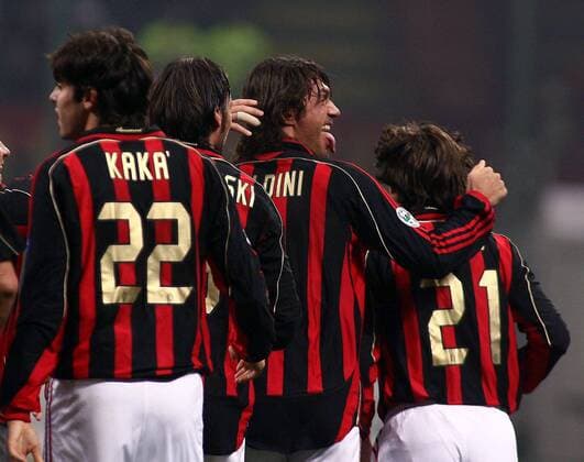 Paolo Maldini (Milan, 2.v.re.) streckt beim jubeln die Zunge raus -  Fußball Herren Serie A 2006 2007, 1. Italienische Liga, AC Mailand, Vdig Gruppe Mailand Freude, Fußball Herren Serie A 2006 2007, 1. Italienische Liga, AC Mailand, Vdig Gruppe Mailand Freude,