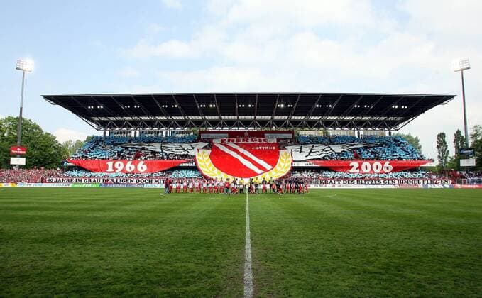 Das Cottbuser Stadion der Freundschaft ist anlässlich des 40. Vereinsjubiläums festlich geschmückt Fußball 2. BL Herren Saison 2005 2006, FC Energie Cottbus Totale Stadion der Freundschaft Cottbus Fußball 2. BL Herren Saison 2005 2006, FC Energie Cottbus Totale Stadion der Freundschaft Cottbus