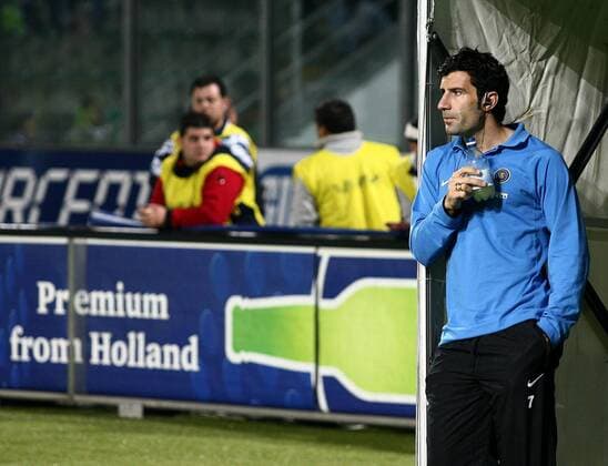 Luis Figo (Inter) trinkt am Spielfeldrand -  Fußball Herren Serie A 2006 2007, 1. Italienische Liga, Internazionale Mailand Einzelbild Palermo Nachdenklichkeit, Fußball Herren Serie A 2006 2007, 1. Italienische Liga, Internazionale Mailand Einzelbild Palermo Nachdenklichkeit,