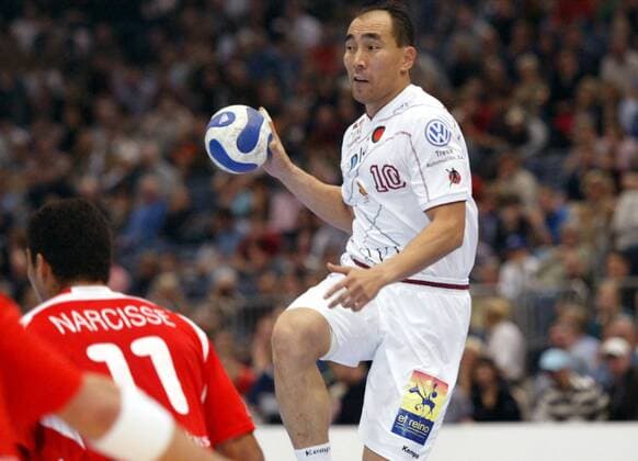 Spielertrainer Talant Dujshebaev (Ciudad Real) am Ball Handball Herren Clubteams EM 2006, Vereinseuropameisterschaft für Vereinsmannschaften, Vereins, Vereine, Club, vdig Einzelbild Köln Dynamik, Handball Herren Clubteams EM 2006, Vereinseuropameisterschaft für Vereinsmannschaften, Vereins, Vereine, Club, vdig Einzelbild Köln Dynamik,