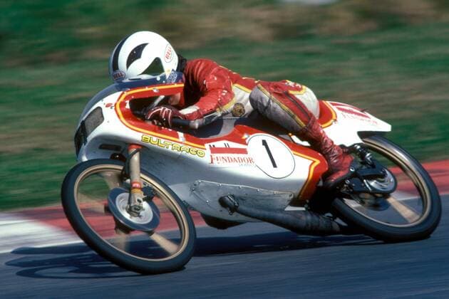 Angel Nieto (Spanien) auf seiner Maschine Motorsport WM Herren Weltmeisterschaft 1978, Motorrad, Motorradrennen, Motorradrennsport, Motorradsport, Maschine Einzelbild Aufnahmedatum geschätzt Nürburg Nürburgring Dynamik, Motorsport WM Herren Weltmeisterschaft 1978, Motorrad, Motorradrennen, Motorradrennsport, Motorradsport, Maschine Einzelbild Aufnahmedatum geschätzt Nürburg Nürburgring Dynamik,
