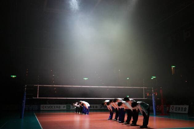 Japanische Balljungen begrüßen das Publikum zur Volleyball WM 2006 -  Volleyball WM Herren WM 2006, Länderspiel, Nationalteam, Japan Totale Sendai City Volleyball WM Herren WM 2006, Länderspiel, Nationalteam, Japan Totale Sendai City