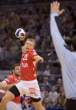 Gudjon Valur Sigurdsson (Gummersbach) - Sprungwurf Handball 1. BL Herren Clubteams EM 2006, Vereinseuropameisterschaft, Vereinsmannschaften, Vereins, Vereine, Club, Finale Einzelbild Köln Dynamik, Konzentration, Handball 1. BL Herren Clubteams EM 2006, Vereinseuropameisterschaft, Vereinsmannschaften, Vereins, Vereine, Club, Finale Einzelbild Köln Dynamik, Konzentration,