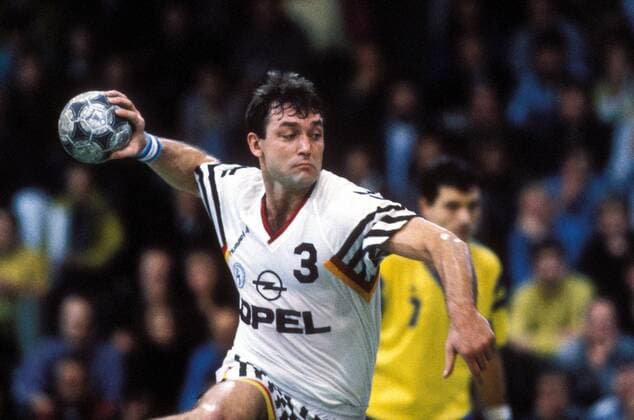 Frank Michael Wahl (Deutschland) zieht ab Handball Länderspiel Herren Nationalteam 1991, Nationaltrikot Einzelbild Handball Länderspiel Herren Nationalteam 1991, Nationaltrikot Einzelbild