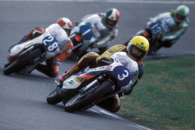 Dieter Braun (Deutschland) vor Pentti Korhonen (Finnland beide Yamaha) Motorsport WM Herren Weltmeisterschaft 1975, Motorrad, Motorradrennen, Motorradrennsport, Motorradsport Einzelbild Aufnahmedatum geschätzt Assen Motorsport WM Herren Weltmeisterschaft 1975, Motorrad, Motorradrennen, Motorradrennsport, Motorradsport Einzelbild Aufnahmedatum geschätzt Assen