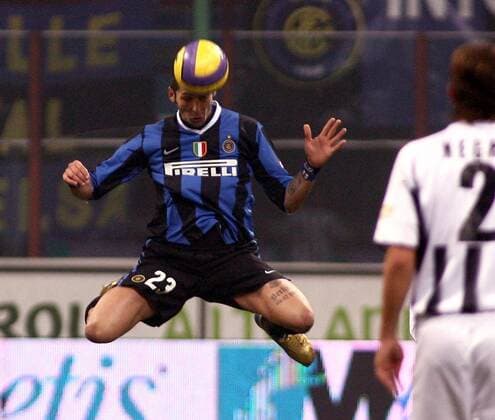 Marco Materazzi (Inter) am Ball -  Fußball Herren Serie A 2006 2007, 1. Italienische Liga, Internazionale Mailand Einzelbild Mailand Dynamik, Fußball Herren Serie A 2006 2007, 1. Italienische Liga, Internazionale Mailand Einzelbild Mailand Dynamik,