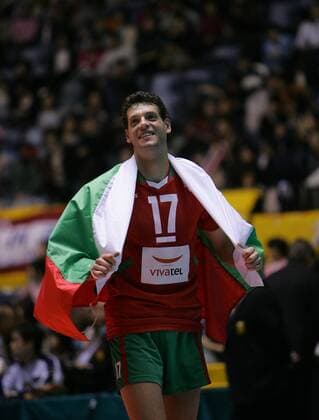 Plamen Konstantinov (Bulgarien) jubelt mit der Nationalflagge - Volleyball WM Herren FIVB World Grand Prix 2006, Nationalteam, Nationaltrikot, Länderspiel,Spiel um Platz Drei, 3 Einzelbild Tokyo Freude, Volleyball WM Herren FIVB World Grand Prix 2006, Nationalteam, Nationaltrikot, Länderspiel,Spiel um Platz Drei, 3 Einzelbild Tokyo Freude,