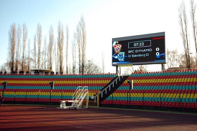 Leere Tribünen beim Oberligaspiel des BFC Dynamo gegen Babelsberg im Berliner Friedrich Ludwig Jahn Sportpark, die Babelsberger blieben der Partie aus politischen Vorbehalten gegen den Gastgeber geschlossen fern Fußball Herren NOFV Oberliga Nord 2006 2007, Nordost, BFC Dynamo - SV Babelsberg 03 0:3, Vdig Totale Friedrich Ludwig Jahnsportpark, Cantianstadion Berlin, Proteste, Fanprotest, Fanproteste Leere, Fußball Herren NOFV Oberliga Nord 2006 2007, Nordost, BFC Dynamo - SV Babelsberg 03 0:3, Vdig Totale Friedrich Ludwig Jahnsportpark, Cantianstadion Berlin, Proteste, Fanprotest, Fanproteste Leere,