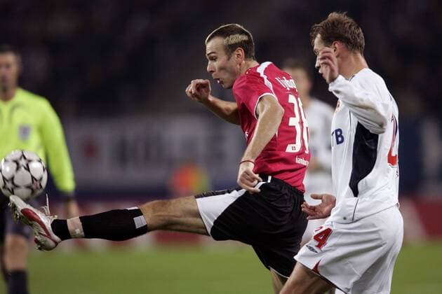 Danijel Ljuboja (HSV, li.) - Ballannahme gegen Vassili Berezoutski (ZSKA Moskau) Fußball EC 1 Herren Champions League 2006 2007, Hamburger SV - ZSKA Moskau 3:2 Gruppe Hamburg Dynamik, Fußball EC 1 Herren Champions League 2006 2007, Hamburger SV - ZSKA Moskau 3:2 Gruppe Hamburg Dynamik,