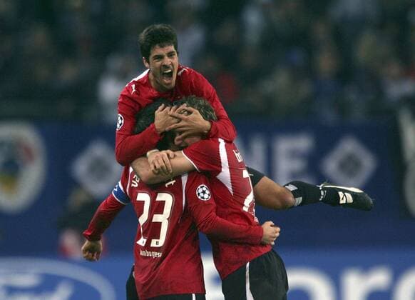 Torjubel HSV, u.a. mit Benny Feilhaber (obenauf) Fußball EC 1 Herren Champions League 2006 2007, Hamburger SV Gruppe Hamburg Freude, Begeisterung, Fußball EC 1 Herren Champions League 2006 2007, Hamburger SV Gruppe Hamburg Freude, Begeisterung,
