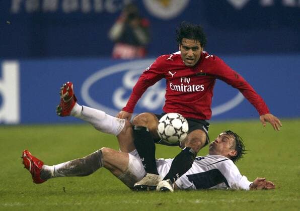 Mehdi Mahdavikia (HSV, li.) gegen Ivica Olic (ZSKA Moskau) Fußball EC 1 Herren Champions League 2006 2007, Hamburger SV - ZSKA Moskau 3:2 Gruppe Hamburg Dynamik, Fußball EC 1 Herren Champions League 2006 2007, Hamburger SV - ZSKA Moskau 3:2 Gruppe Hamburg Dynamik,