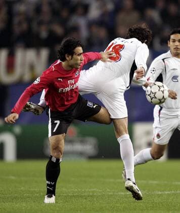 Mehdi Mahdavikia (HSV, li.) gegen Yuri Zhirkov (ZSKA Moskau) Fußball EC 1 Herren Champions League 2006 2007, Hamburger SV - ZSKA Moskau 3:2 Gruppe Hamburg Dynamik, Fußball EC 1 Herren Champions League 2006 2007, Hamburger SV - ZSKA Moskau 3:2 Gruppe Hamburg Dynamik,
