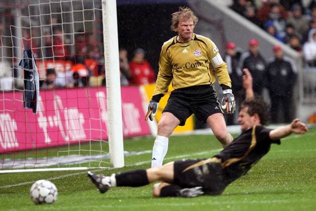 Torwart Oliver Kahn (Bayern, li.) ohne Chance gegen Steffen Baumgart (Cottbus), der jedoch den Ball verfehlt Fußball 1. BL Herren Saison 2006 2007, FC Bayern München - FC Energie Cottbus 2:1 Gruppe München Dynamik, Spannung, Fußball 1. BL Herren Saison 2006 2007, FC Bayern München - FC Energie Cottbus 2:1 Gruppe München Dynamik, Spannung,