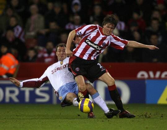 Leigh Bromby (Sheffield United, re.) gegen Chris Sutton (Aston Villa) -  Fußball Herren English Premier League 2006 2007, 1. Englische Liga, Sheffield United - Aston Villa 2:2 Gruppe Sheffield Dynamik, Kampf, Fußball Herren English Premier League 2006 2007, 1. Englische Liga, Sheffield United - Aston Villa 2:2 Gruppe Sheffield Dynamik, Kampf,
