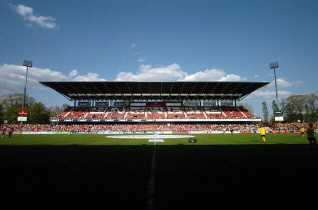 Halbleere Osttribüne im Cottbuser Stadion der Freundschaft Fußball 2. BL Herren Saison 2005 2006, FC Energie Cottbus Totale Stadion der Freundschaft Cottbus Fußball 2. BL Herren Saison 2005 2006, FC Energie Cottbus Totale Stadion der Freundschaft Cottbus