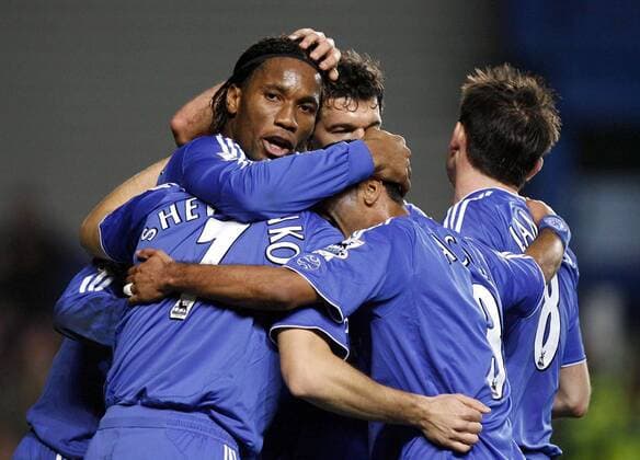 Torjubel Chelsea, u.a. mit Didier Drogba (li.) - EDITORIAL USE ONLY. No use with unauthorised audio, video, data, fixture lists, club league logos or live services. Online in-match use limited to 120 images, no video emulation. No use in betting, games or single club league player publications. Fußball Herren English Premier League 2006 2007, Chelsea FC London Gruppe 1. Englische Liga London Freude, Fußball Herren English Premier League 2006 2007, Chelsea FC London Gruppe 1. Englische Liga London Freude,