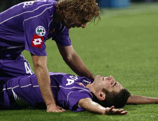 Adrian Mutu (re.) und Marco Donadel (beide Florenz) - Torjubel am Boden -  Fußball Herren Serie A 2006 2007, 1. Italienische Liga, ACF Fiorentina Gruppe Florenz Freude, Fußball Herren Serie A 2006 2007, 1. Italienische Liga, ACF Fiorentina Gruppe Florenz Freude,