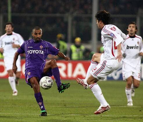 Fabio Liverani (Florenz, li.) gegen Kaka (Milan) -  Fußball Herren Serie A 2006 2007, 1. Italienische Liga, ACF Fiorentina - AC Mailand Gruppe Florenz Dynamik, Fußball Herren Serie A 2006 2007, 1. Italienische Liga, ACF Fiorentina - AC Mailand Gruppe Florenz Dynamik,