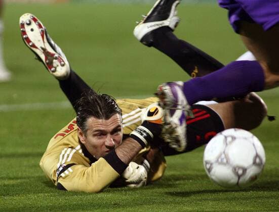 Torwart Zeljko Kalac (Milan) verliert den Ball -  Fußball Herren Serie A 2006 2007, 1. Italienische Liga, AC Mailand Einzelbild Florenz Dynamik, Fußball Herren Serie A 2006 2007, 1. Italienische Liga, AC Mailand Einzelbild Florenz Dynamik,