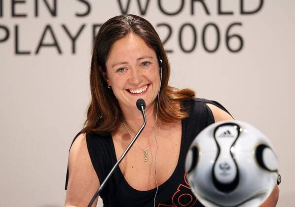 Renate Lingor (Deutschland 1. FFC Frankfurt) während der Pressekonferenz zur FIFA World Womens Player Gala 2006 -  Fußball Damen Wahl zum Weltfußballer des Jahres 2006, Weltfußballerin, Weltverband, Weltfußballverband, Vdig Einzelbild Frauen, Frauenfußball Zürich Freude, Fußball Damen Wahl zum Weltfußballer des Jahres 2006, Weltfußballerin, Weltverband, Weltfußballverband, Vdig Einzelbild Frauen, Frauenfußball Zürich Freude,
