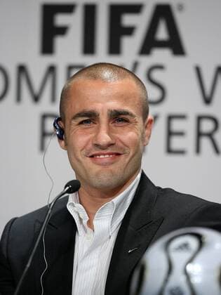 Fabio Cannavaro (Italien Real Madrid CF) - Weltfußballer des Jahres 2006 - gut gelaunt während der Pressekonferenz zur FIFA World Player Gala 2006 -  Fußball Herren Wahl zum Weltfußballer des Jahres 2006, Weltverband, Weltfußballverband Porträt Mikro Mikrofon Zürich Fußball Herren Wahl zum Weltfußballer des Jahres 2006, Weltverband, Weltfußballverband Porträt Mikro Mikrofon Zürich