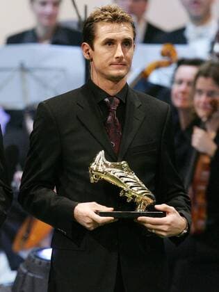 Miroslav Klose (Deutschland SV Werder Bremen) wird als erfolgreichster Torschütze der WM 2006 mit dem goldenen Schuh ausgezeichnet -  Fußball Herren Wahl zum Weltfußballer des Jahres 2006, FIFA World Player Gala, Award, Awards, Fußballer, Spieler Einzelbild o0 Torschützenkönig Torjäger Zürich Fußball Herren Wahl zum Weltfußballer des Jahres 2006, FIFA World Player Gala, Award, Awards, Fußballer, Spieler Einzelbild o0 Torschützenkönig Torjäger Zürich
