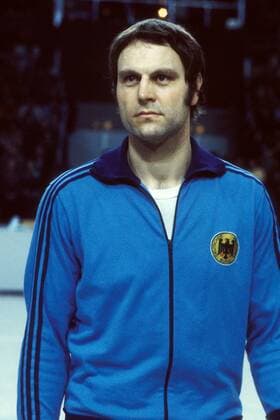 Hans Günter Schmidt (BR Deutschland) während der Nationalhymne Handball Länderspiel Herren Nationalmannschaft 1973, BRD Porträt Aufnahmedatum geschätzt Handball Länderspiel Herren Nationalmannschaft 1973, BRD Porträt Aufnahmedatum geschätzt
