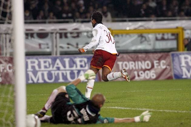 Mancini (Roma) erzielt das 0:2 gegen den FC Turin und jubelt -  Fußball Herren Serie A 2006 2007, 1. Italienische Liga, AS Rom Einzelbild Turin Freude, Fußball Herren Serie A 2006 2007, 1. Italienische Liga, AS Rom Einzelbild Turin Freude,