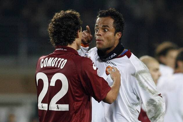 Mancini (Roma, re.) gerät mit Gianluca Comotto (FC Turin) aneinander -  Fußball Herren Serie A 2006 2007, 1. Italienische Liga, Torino Calcio - AS Rom 1:2 Gruppe Turin Spannung, Fußball Herren Serie A 2006 2007, 1. Italienische Liga, Torino Calcio - AS Rom 1:2 Gruppe Turin Spannung,