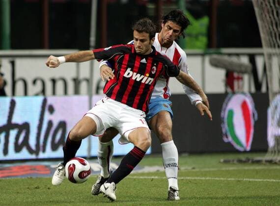 Alberto Gilardino (Milan, li.) gegen Andrea Sottil (Catania) - Fußball Herren Serie A 2006 2007, 1. Italienische Liga, AC Mailand - Catania Calcio 3:0, Gruppe Mailand Fußball Herren Serie A 2006 2007, 1. Italienische Liga, AC Mailand - Catania Calcio 3:0, Gruppe Mailand