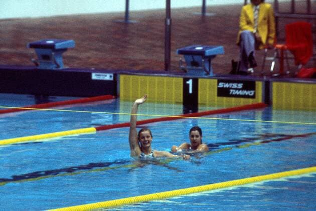 Kornelia Ender (li.), Olympiasiegerin über 200m Freistil, jubelt, daneben Claudia Hempel (beide DDR) Schwimmen OS Sommer Damen Olympische Spiele 1976, Sommerspiele, Gruppe Montreal Freude, Schwimmen OS Sommer Damen Olympische Spiele 1976, Sommerspiele, Gruppe Montreal Freude,