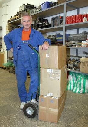 Reinhard Häfner (Deutschland) in seinem neuen Job als Logistik Commander der Firma GA com Fußball Herren Zweitkarriere 2006, Job, Beruf, Arbeit, Vdig Einzelbild Dresden Fußball Herren Zweitkarriere 2006, Job, Beruf, Arbeit, Vdig Einzelbild Dresden