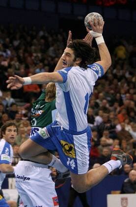 Bertrand Gille (Hamburg) am Ball Handball 1. BL Herren Saison 2006 2007, HSV Hamburg - Frisch Auf Göppingen 35:29, FrischAuf, FA Einzelbild Hamburg Dynamik, Handball 1. BL Herren Saison 2006 2007, HSV Hamburg - Frisch Auf Göppingen 35:29, FrischAuf, FA Einzelbild Hamburg Dynamik,